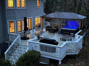 LakePath Beach House - XL hot tub, walk to beach